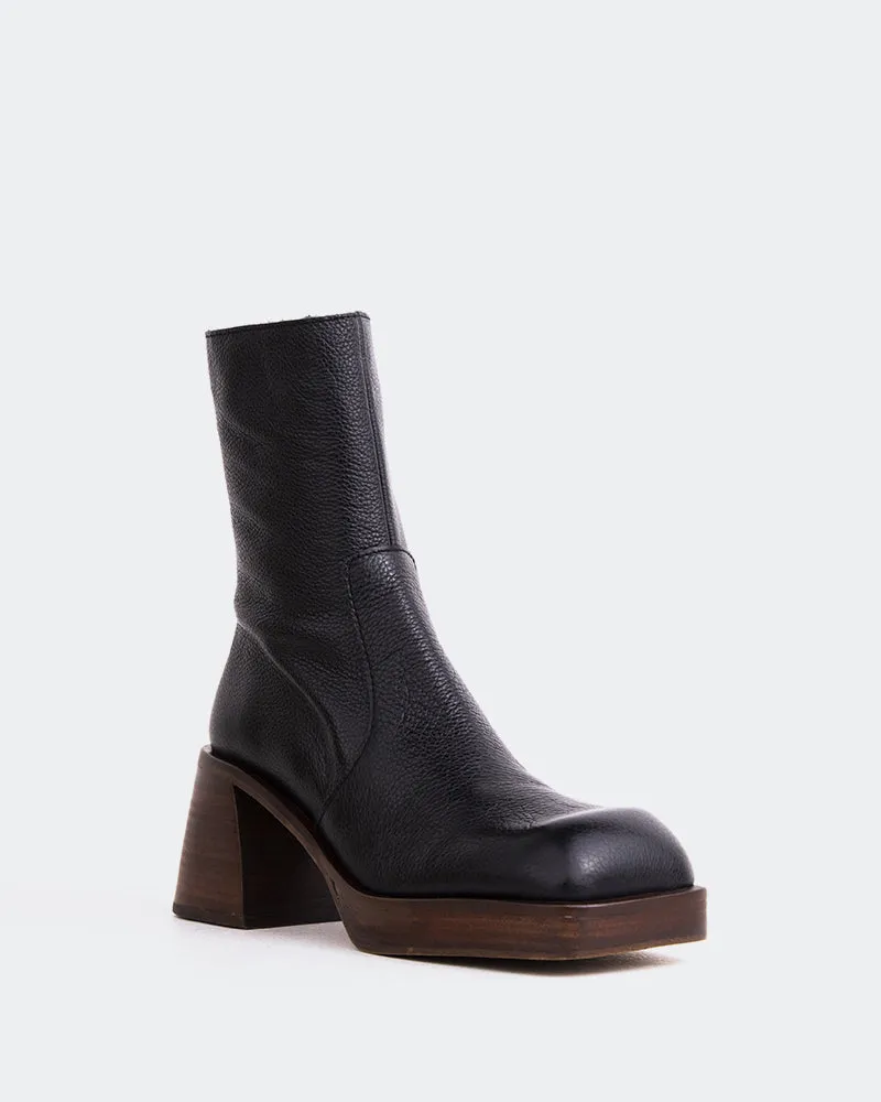 Camoens Black Leather