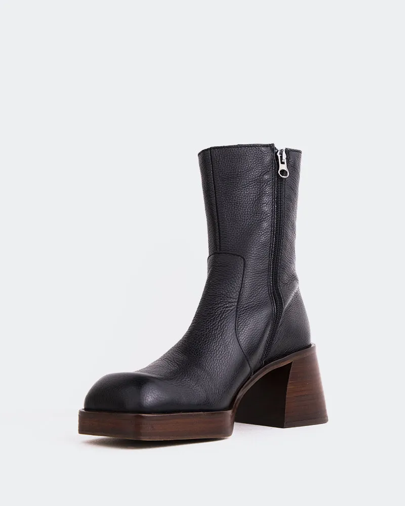 Camoens Black Leather