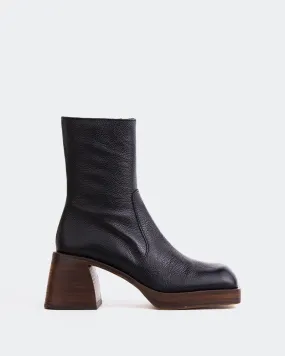 Camoens Black Leather